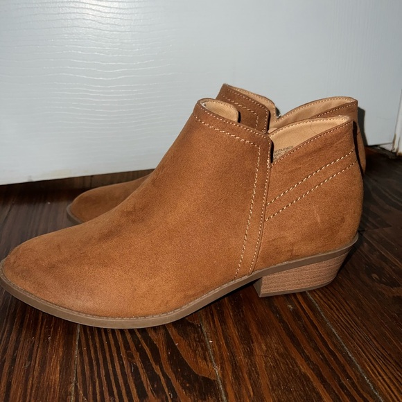 Shoes - NEW Time & Tru size 9 Brown Suede Ankle Boots